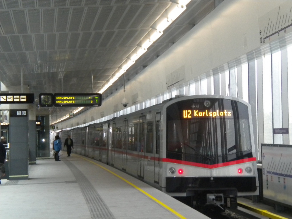 U2 zur Aspernstraße 2