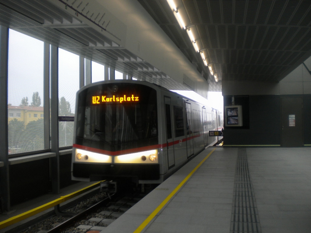 U2 zur Aspernstraße 5