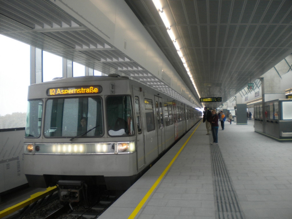 U2 zur Aspernstraße 8