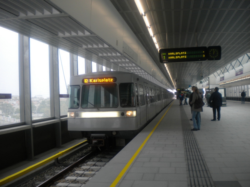 U2 zur Aspernstraße 10