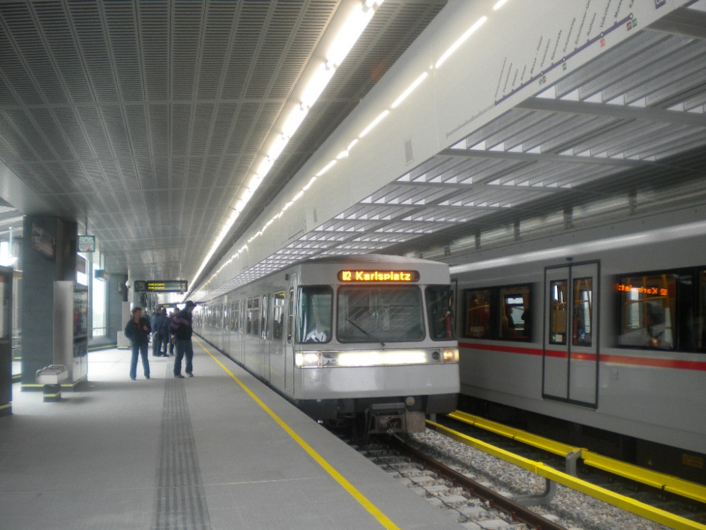 U2 zur Aspernstraße 3