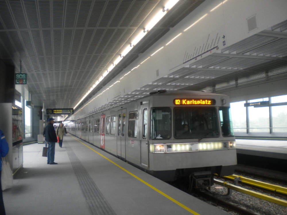 U2 zur Aspernstraße 5