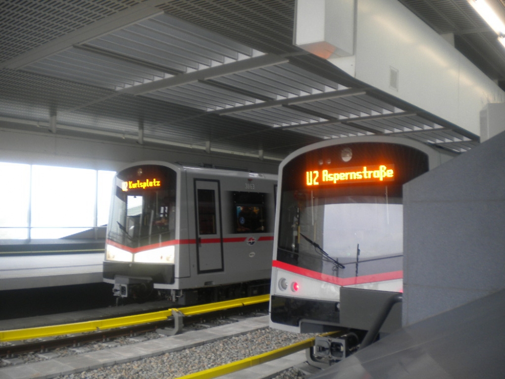U2 zur Aspernstraße 10