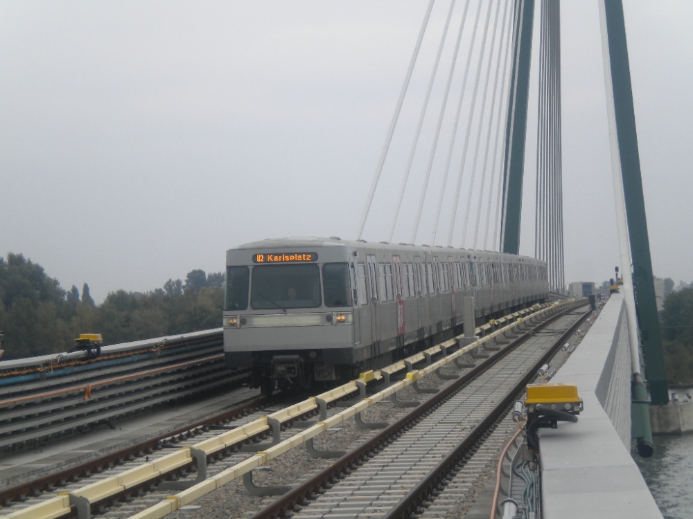 U2 zur Aspernstraße