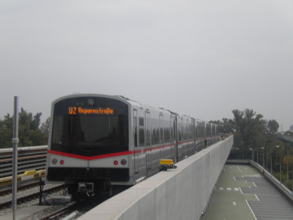 U2 zur Aspernstraße 6