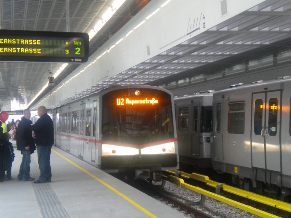 U2 zur Aspernstraße 8
