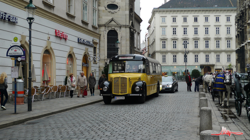 2010/10/04 | Postbus Saurer 5 GF-U am Stephansplatz - Bild 01