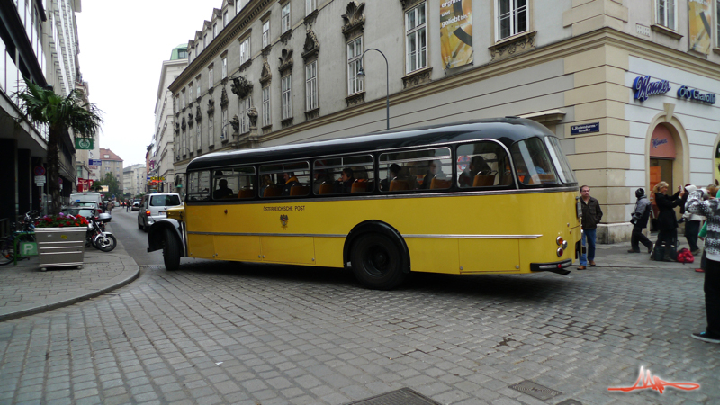 2010/10/04 | Postbus Saurer 5 GF-U am Stephansplatz - Bild 02