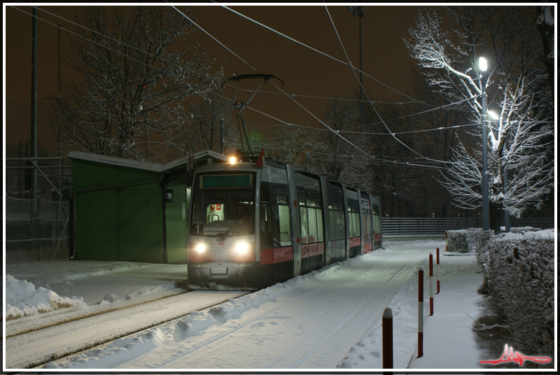 2010/12/02 | 685 im "HLS-Modus" in der Haltestelle 'Prater Hauptallee'