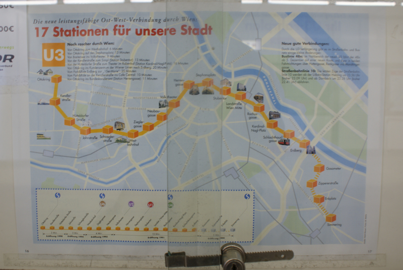 2011/02/02 | Werbeaushang für die im Jahr 2000 eröffnete U3-Verlängerungsstrecke