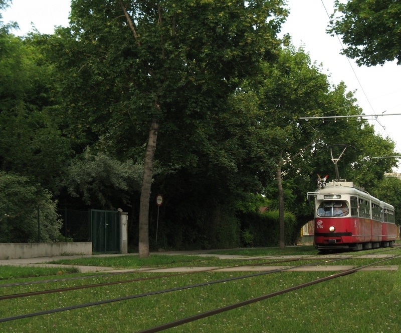 Fotomontage: Rasengleis in der Langobardenstraße