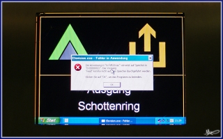 2011/09/16 | Display in einem Aufzug im Stationsgebäude Schottenring