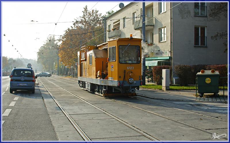 2011/10/31 | TU2 6123 in der Grinzinger Allee