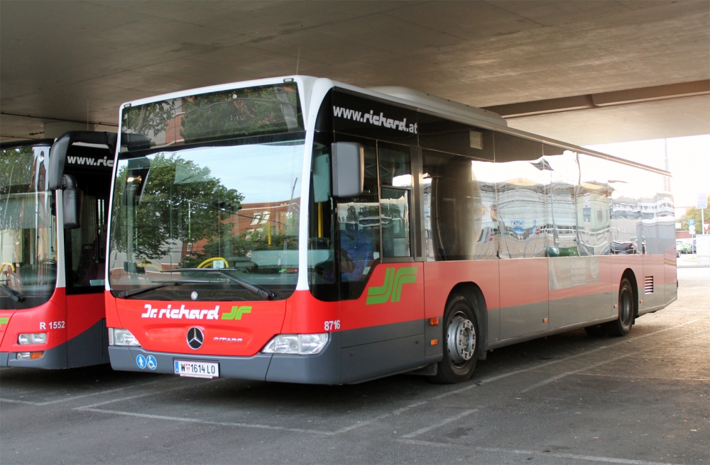 R8716
