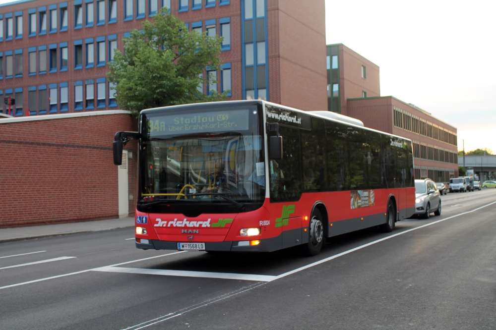 R8824