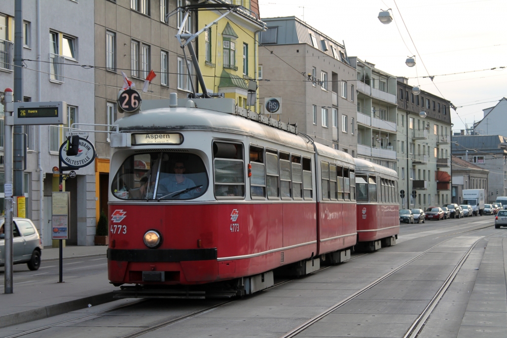 4773+1327