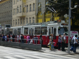E2 4322 (Instandnahme : 1990 0322) + c5 1516 (Instandnahme : 1990 1219) Linie 66 (U1-Ersatz) Hst.Quellnplatz - Kärntner Ring, Oper - 2012 0726