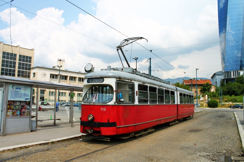715 vor dem Bahnhof