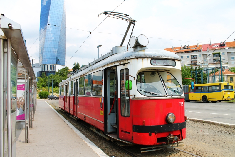 715 mit Außenspiegel