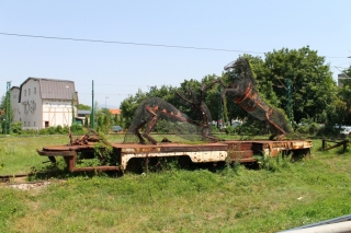 Überreste eines Arbeitswagens