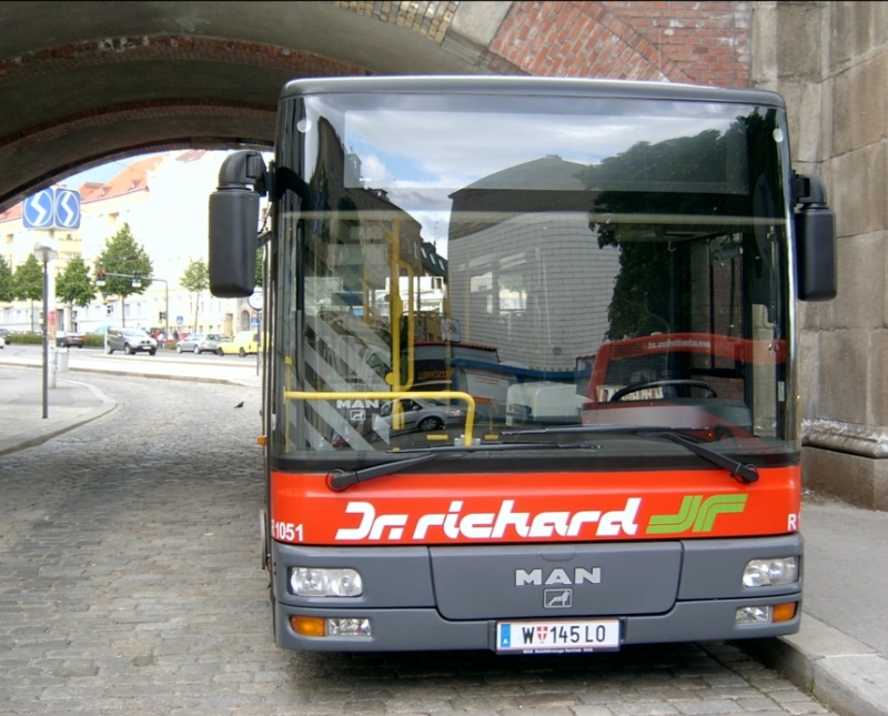 R1051