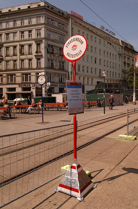 "Aufgedoppelte" VRT-Haltestelle Schwedenplatz