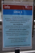 Info-Aushang über verlängerte Bauarbeiten auf der Radetzkybrücke