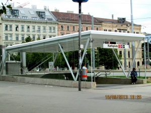 Aufgang Opern-Passage Karlsplatz