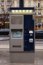 Stationärer Touchscreen-Automat