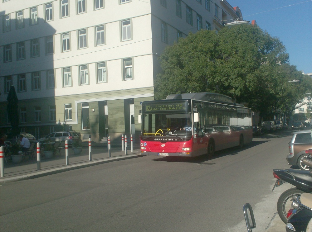 82A 001