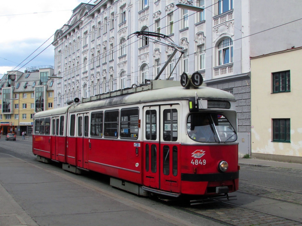 4849 am Nachmittag des 23.07.14 auf der Linie 9