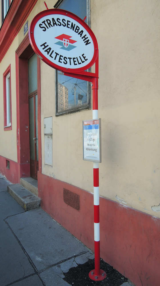 Taborstraße, Nordwestbahnstraße Rot-weiße Zebrahaltestelle