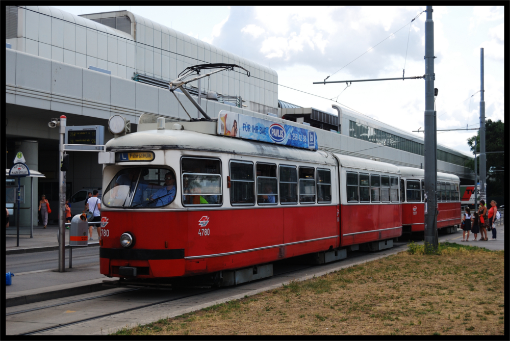 2015-07-09/4780/Fahrschule/Zentrum Kagran