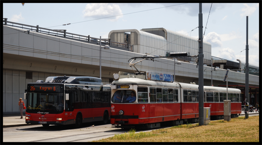 2015-07-09/4780/Fahrschule/Zentrum Kagran