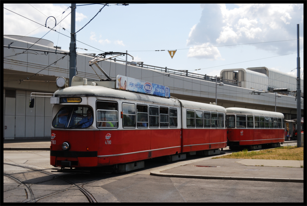 2015-07-09/4780/Fahrschule/Zentrum Kagran