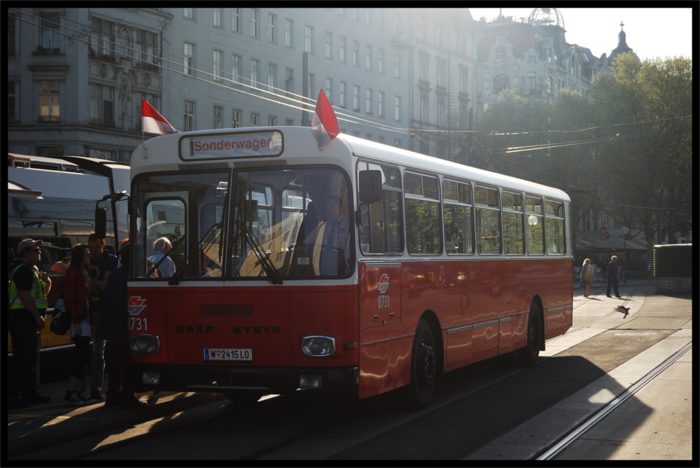 LU 200 M11/8731/2015-04-25/78M/Schwedenplatz