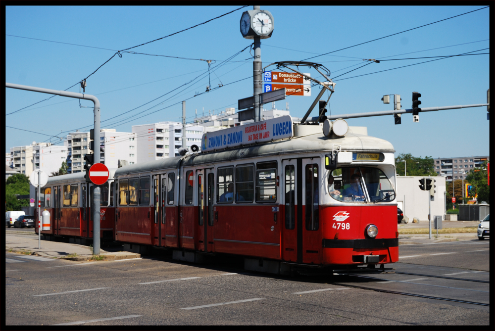 2015-07-22/4798/Fahrschule/Donaustadtstraße