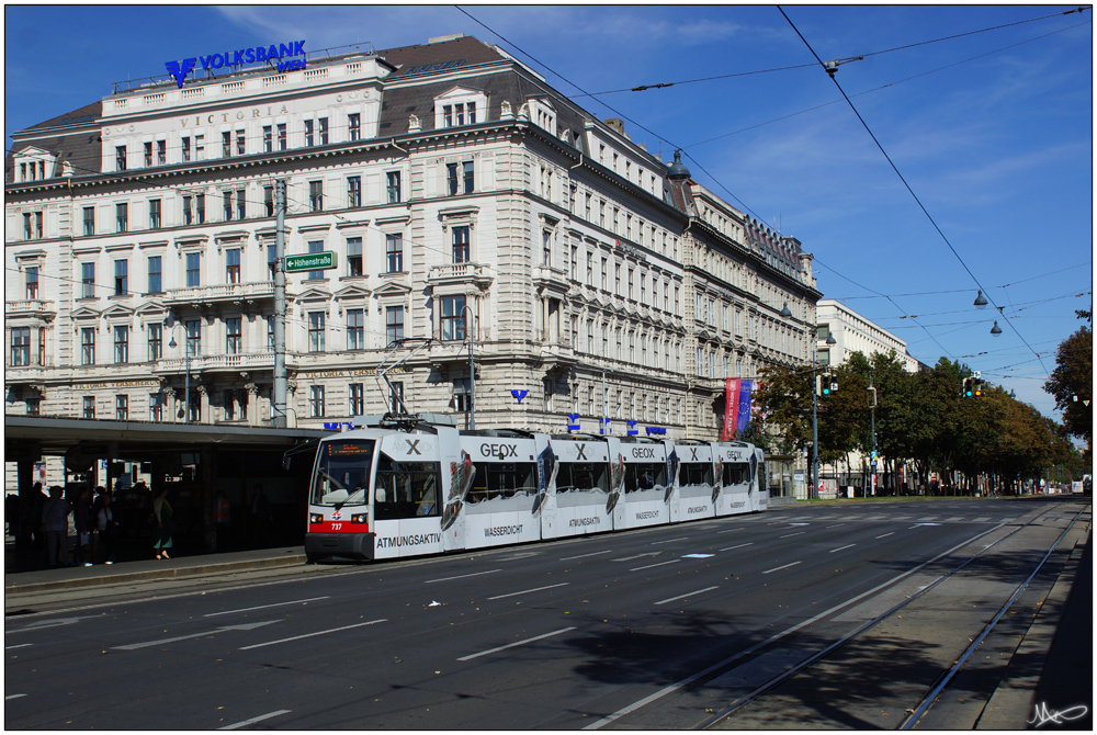 2015-09-22 | 737 auf Linie 1 (Totalreklame für 'GEOX')