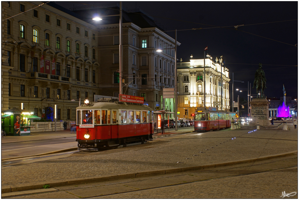 2015-09-23 | 4013 und 4322+1xxx am Schwarzenbergplatz
