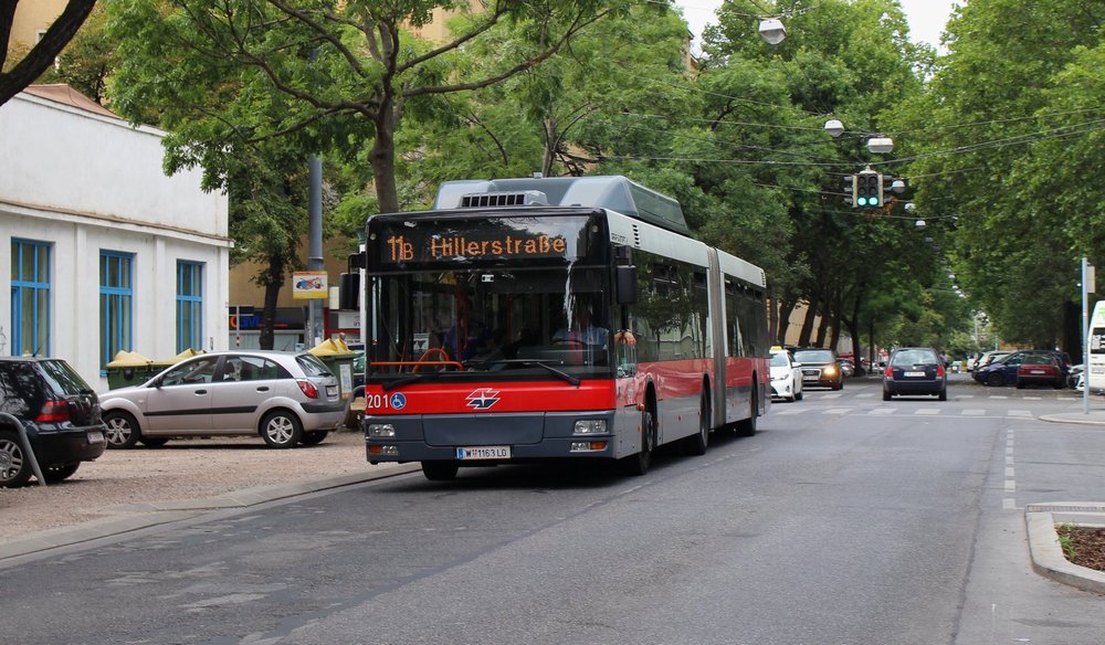 Wiener Linien NG243M18 (8201)_Handelskai