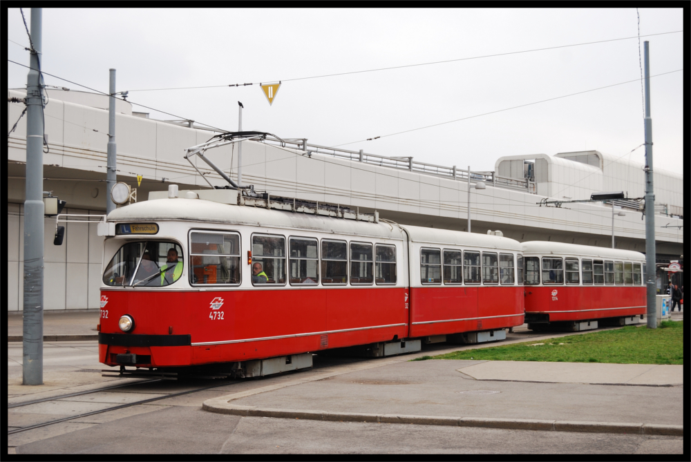 2016-04-01/4732/Fahrschule/Zentrum Kagran