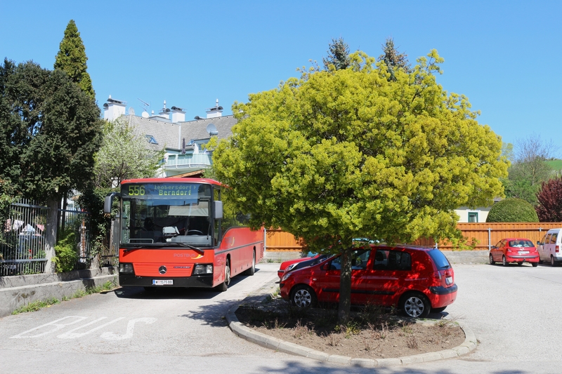 Postbus MB Integro W-1575BB steht abgestellt in Berndorf (NÖ).