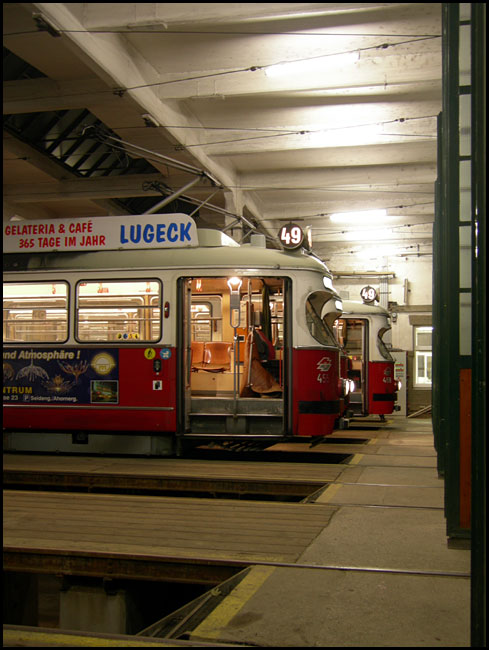 Kleine nächtliche Parade in der Halle II