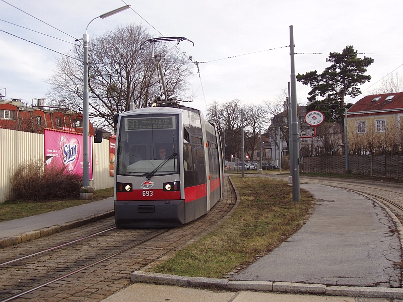 ULF B 693 in Mauer