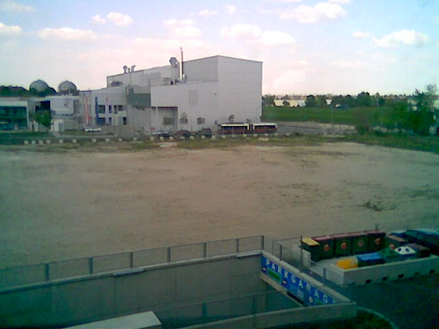 8240 vor dem rta-Windkanal 2