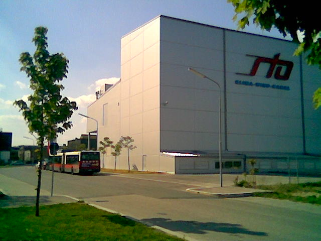 8240 vor dem rta-Windkanal 4