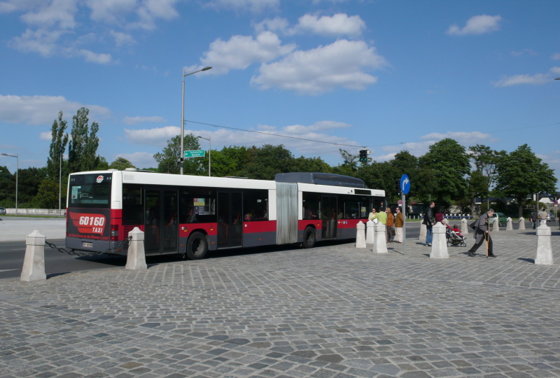 10A 8282 vorm Schloss Schönbrunn