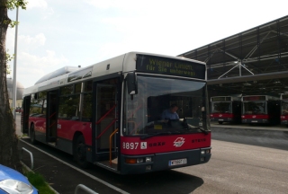 LPD 8897 als betriebsinternes Shuttle zu U- und Schnellbahn
