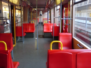 U6 T 2608 rote Plastiksitze 2