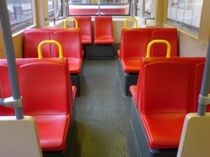 U6 T 2608 rote Plastiksitze 3